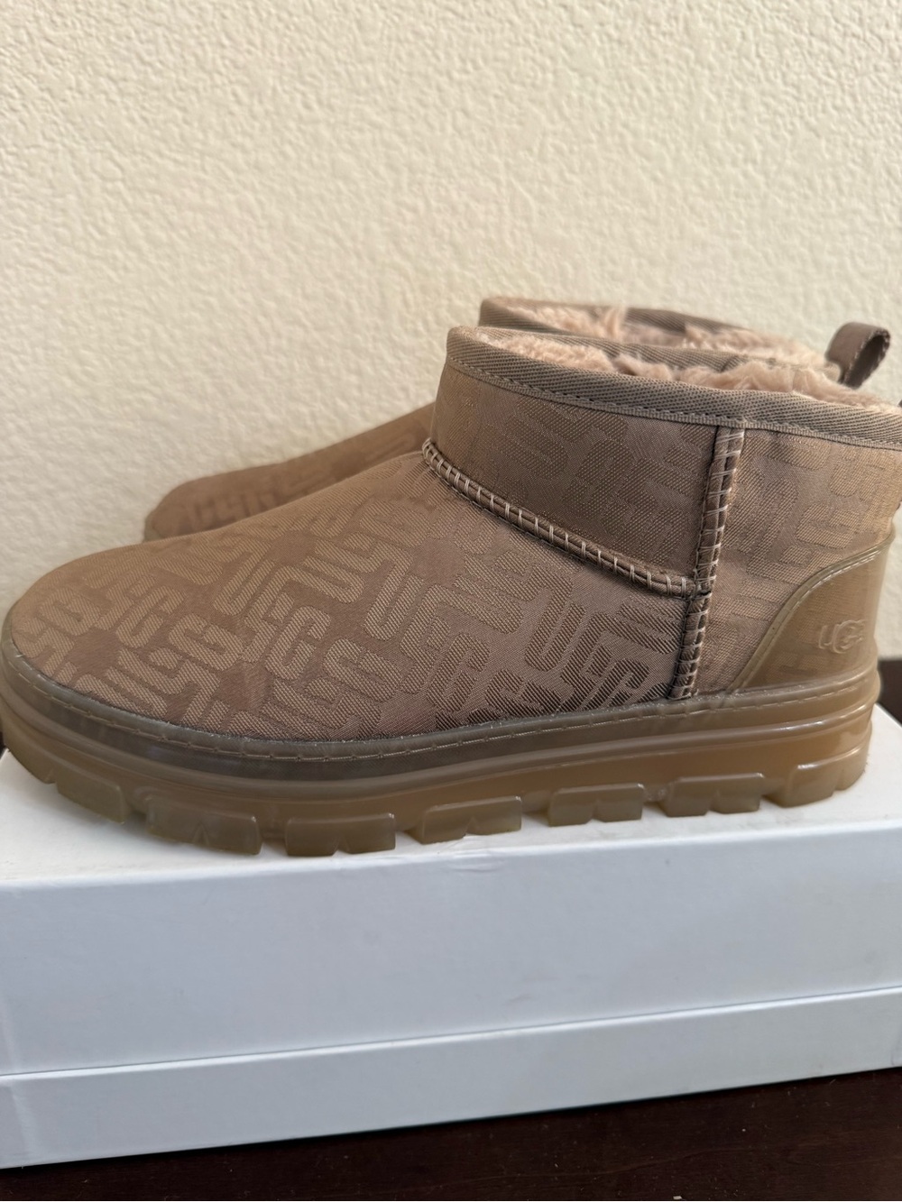 UGG Classic Ultra Mini Monogram Boots Tan Chestnut Faux Fur Lined Women’s Size 7 - Picture 4 of 12